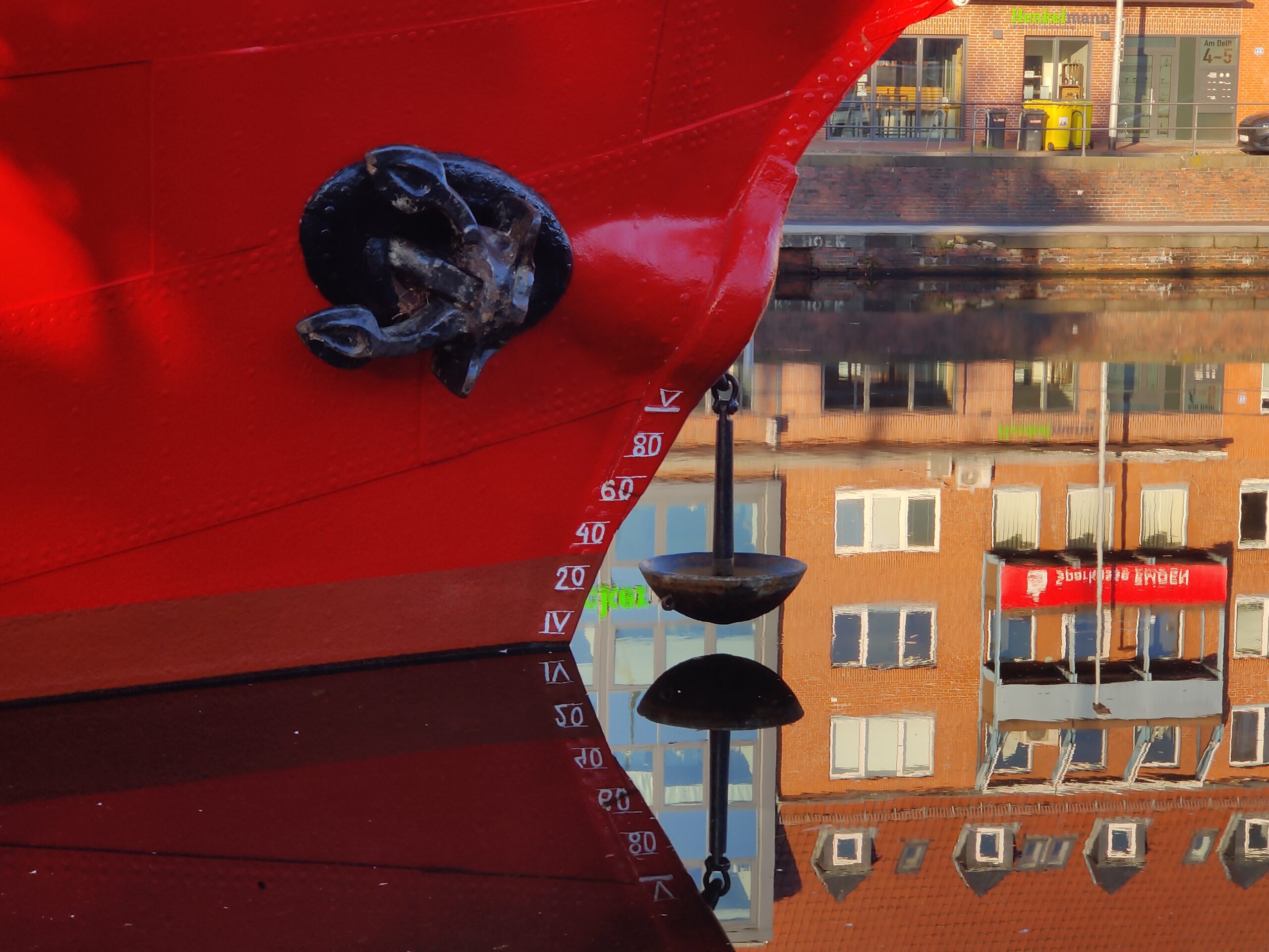 Draught marks from a ship