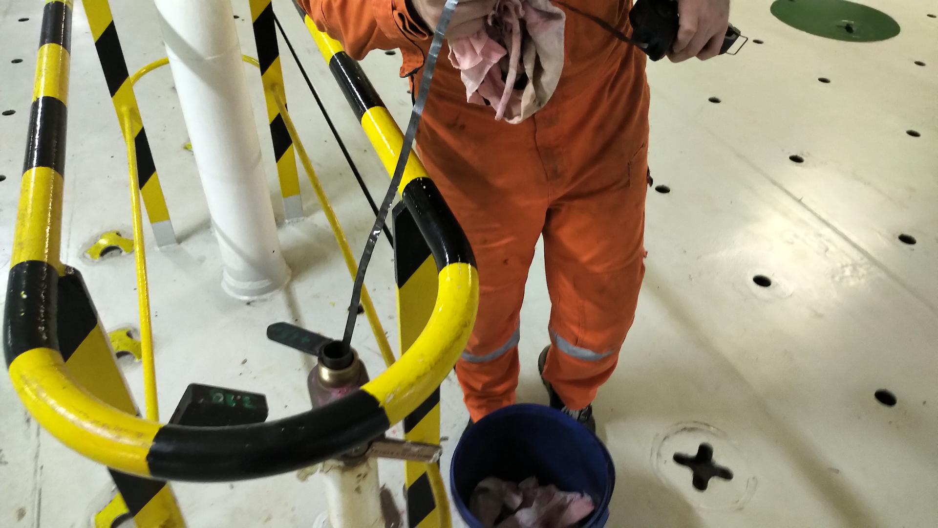 Bunker Survey wird von Hanse Survey Surveyor überwacht