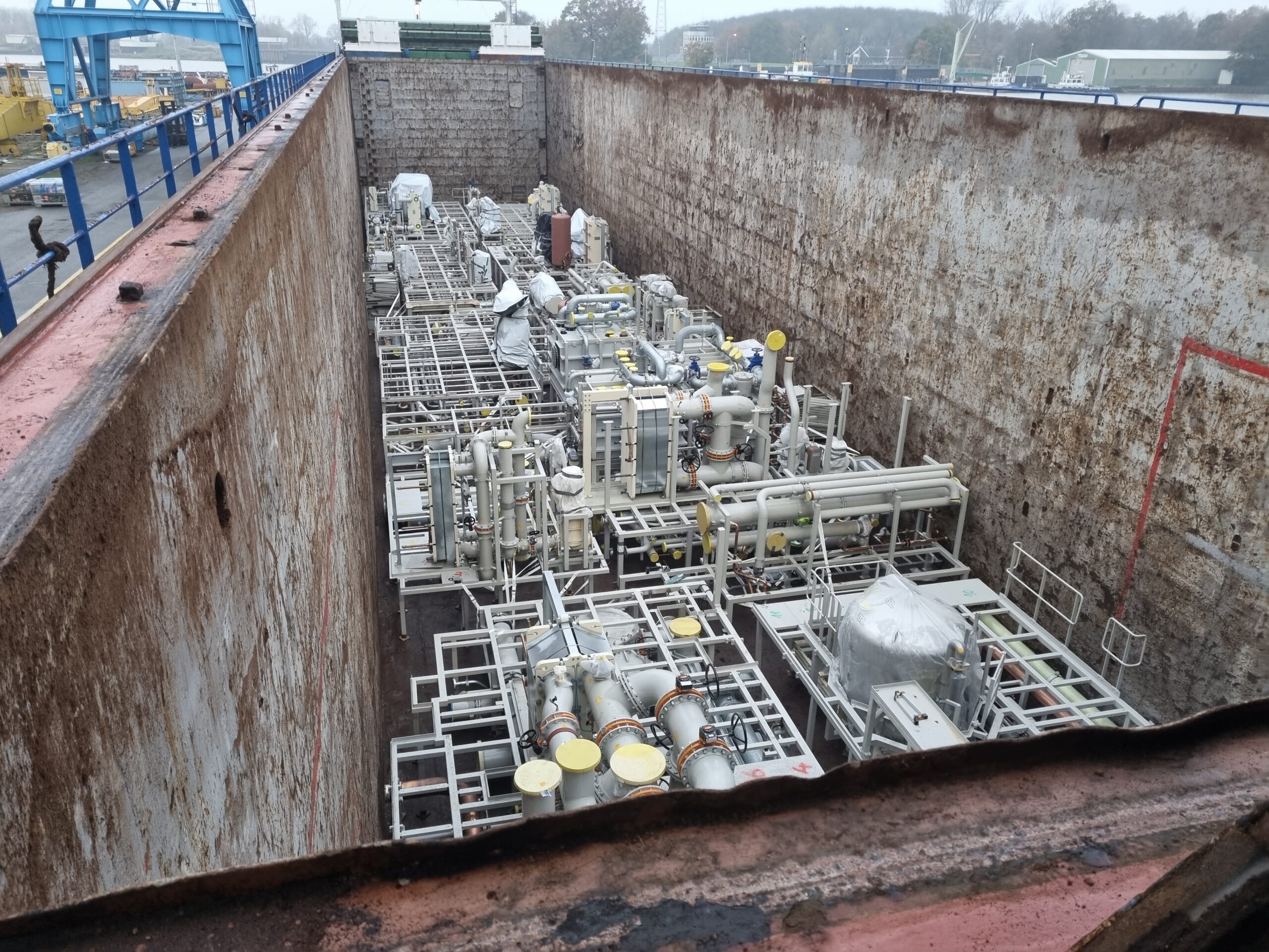 Rohrunit Teile im Laderaum eines Merzweckschiffes