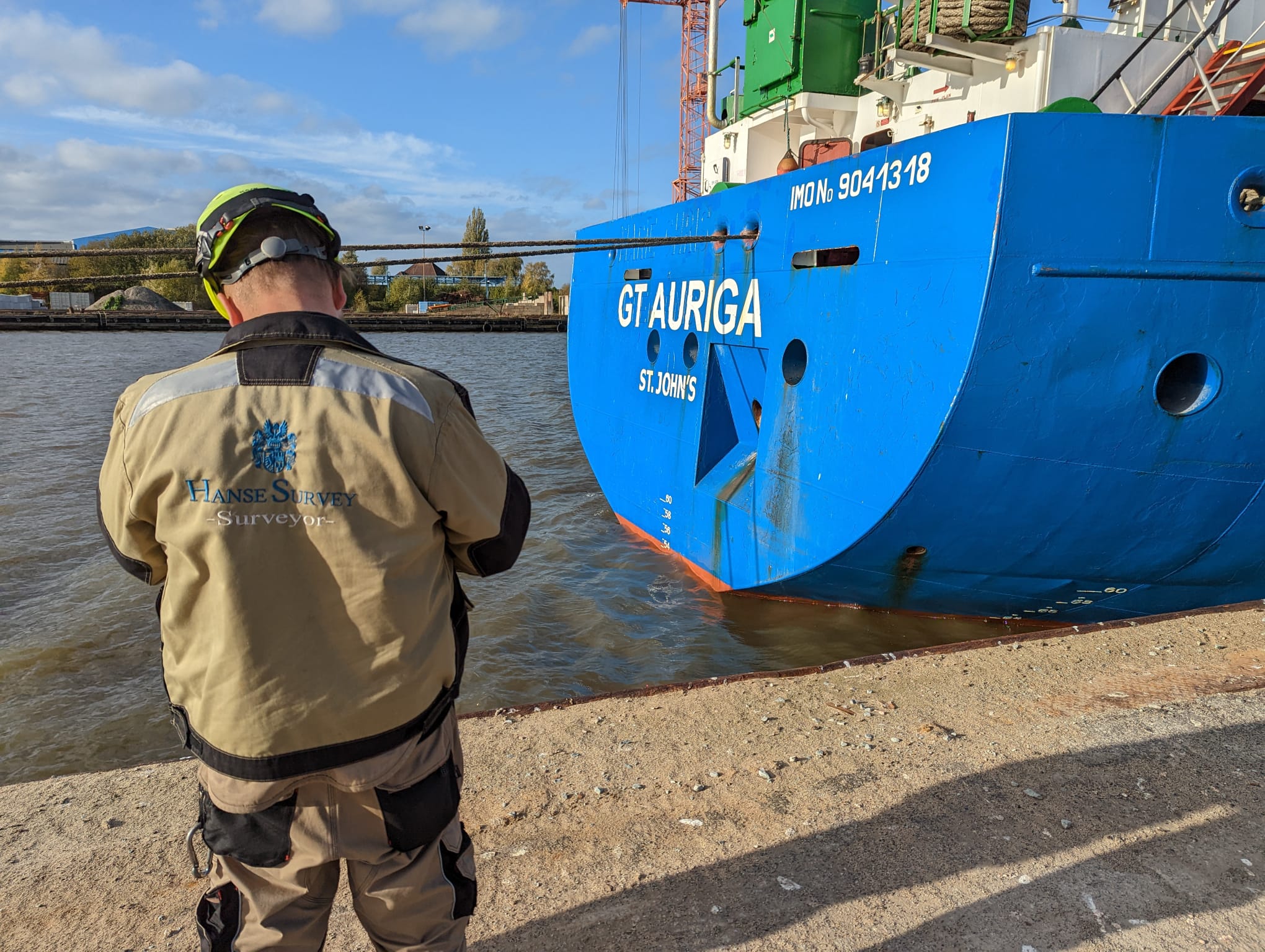 Surveyor from Hanse Survey in front of a ship